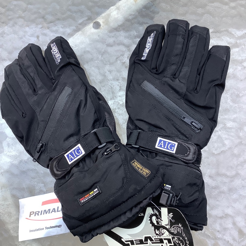 NWT Level Ski / Snowboard Gloves